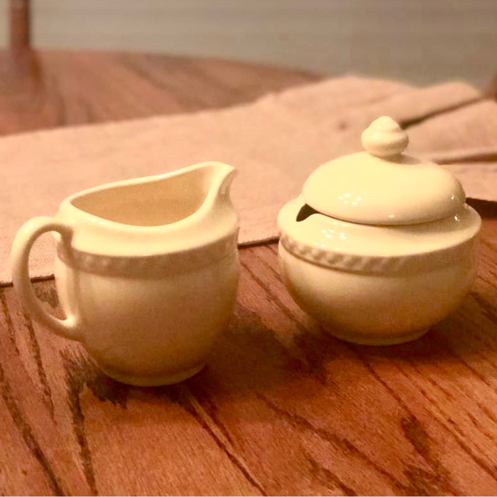SLAH Hospitality Collection Sugar Bowl & Creamer in Butter Yellow EUC